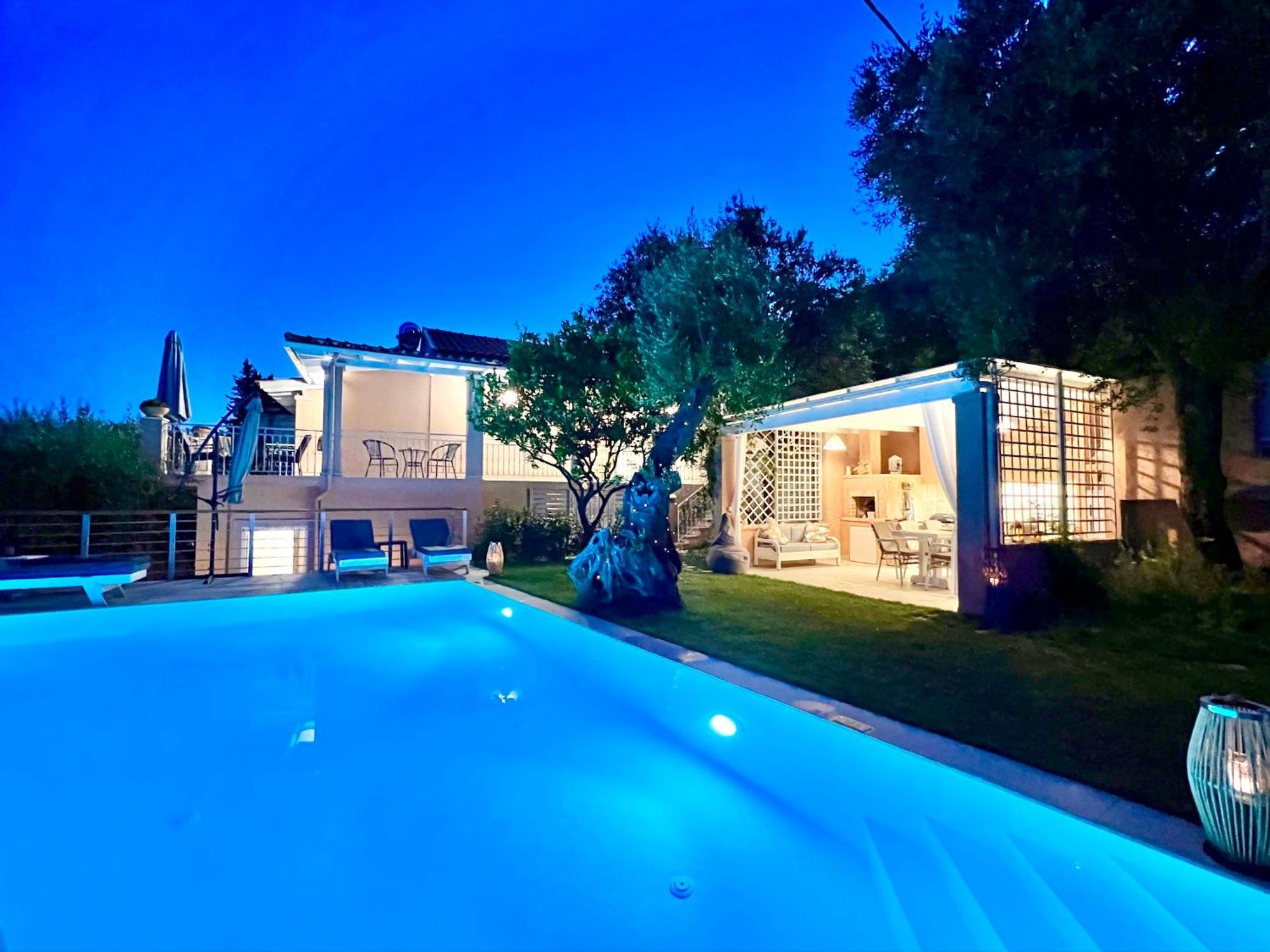 Villa Evmaria - 2 Bedrooms, Amazing Sea Views *